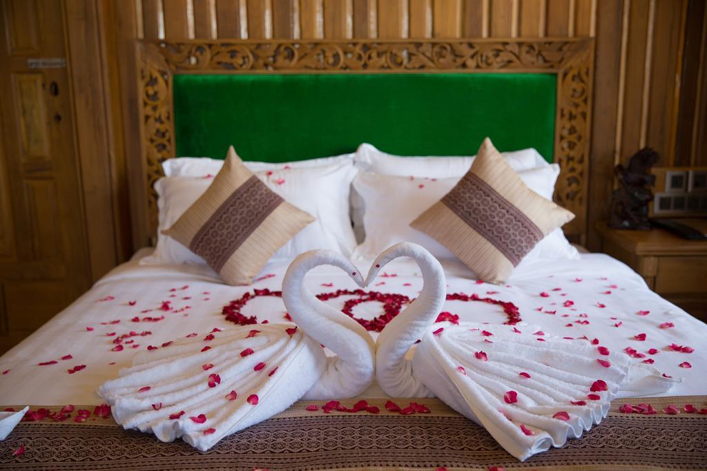 Mandalay Karaweik Mobile Hotel Cameră foto