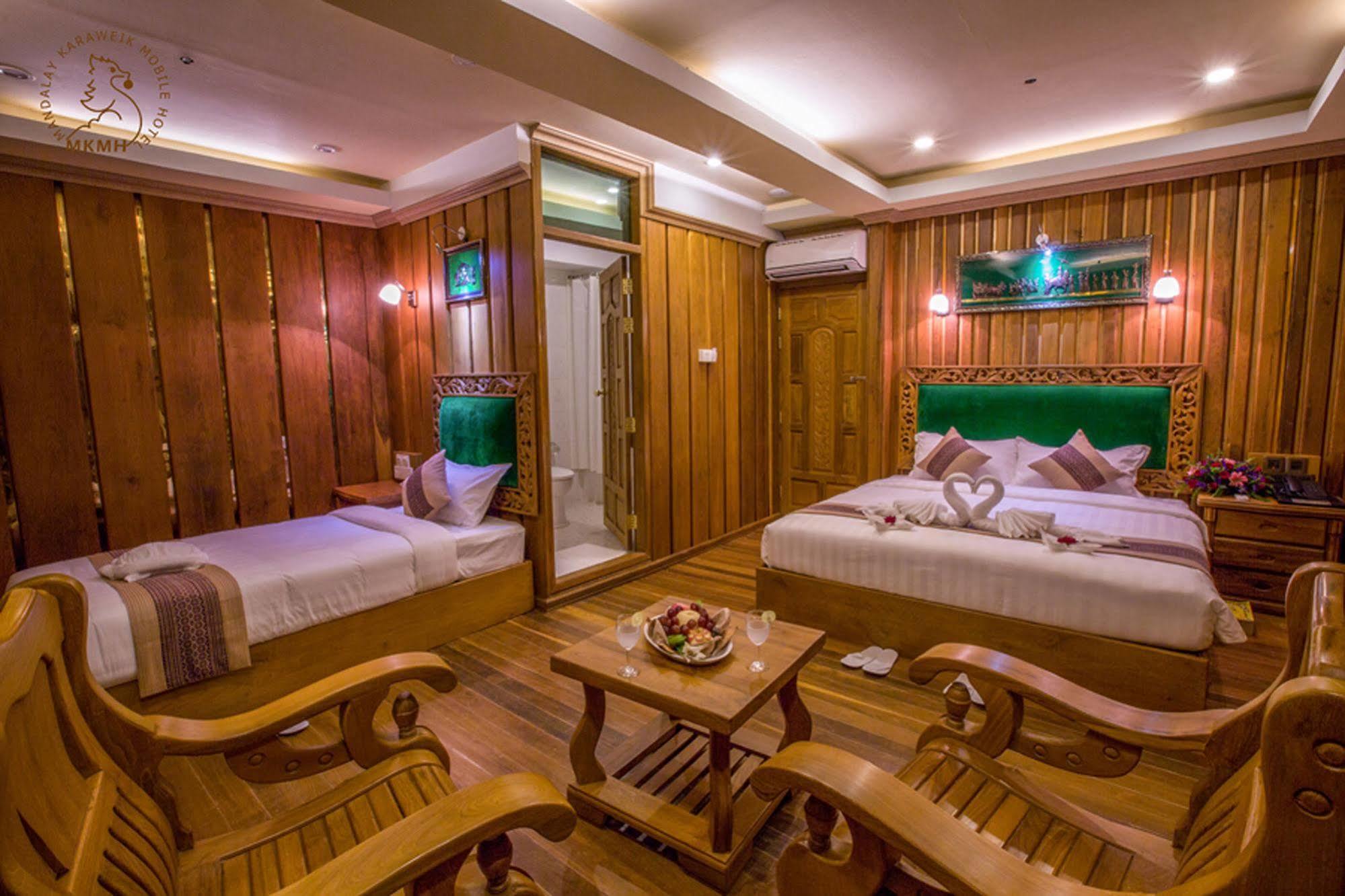 Mandalay Karaweik Mobile Hotel Exterior foto